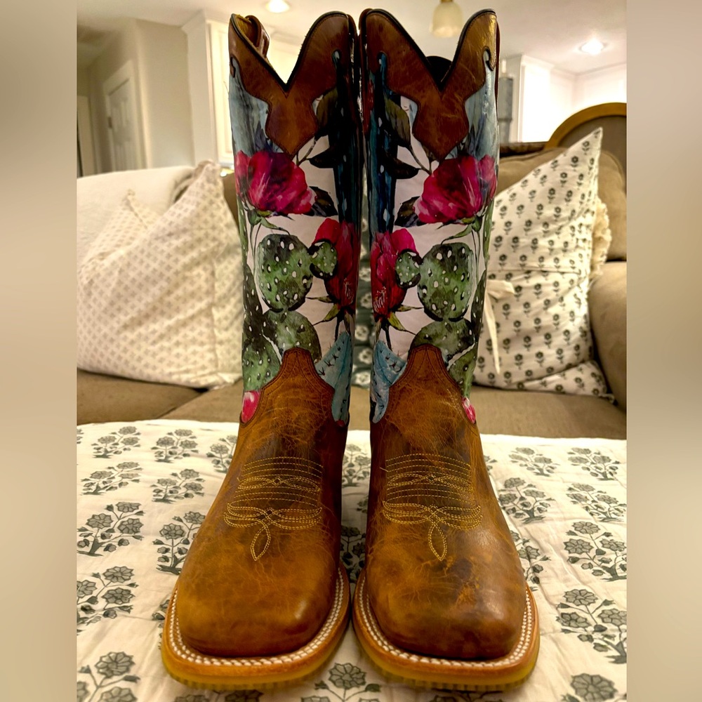 Women’s Tin Haul “Cactilicious” size 10 boots